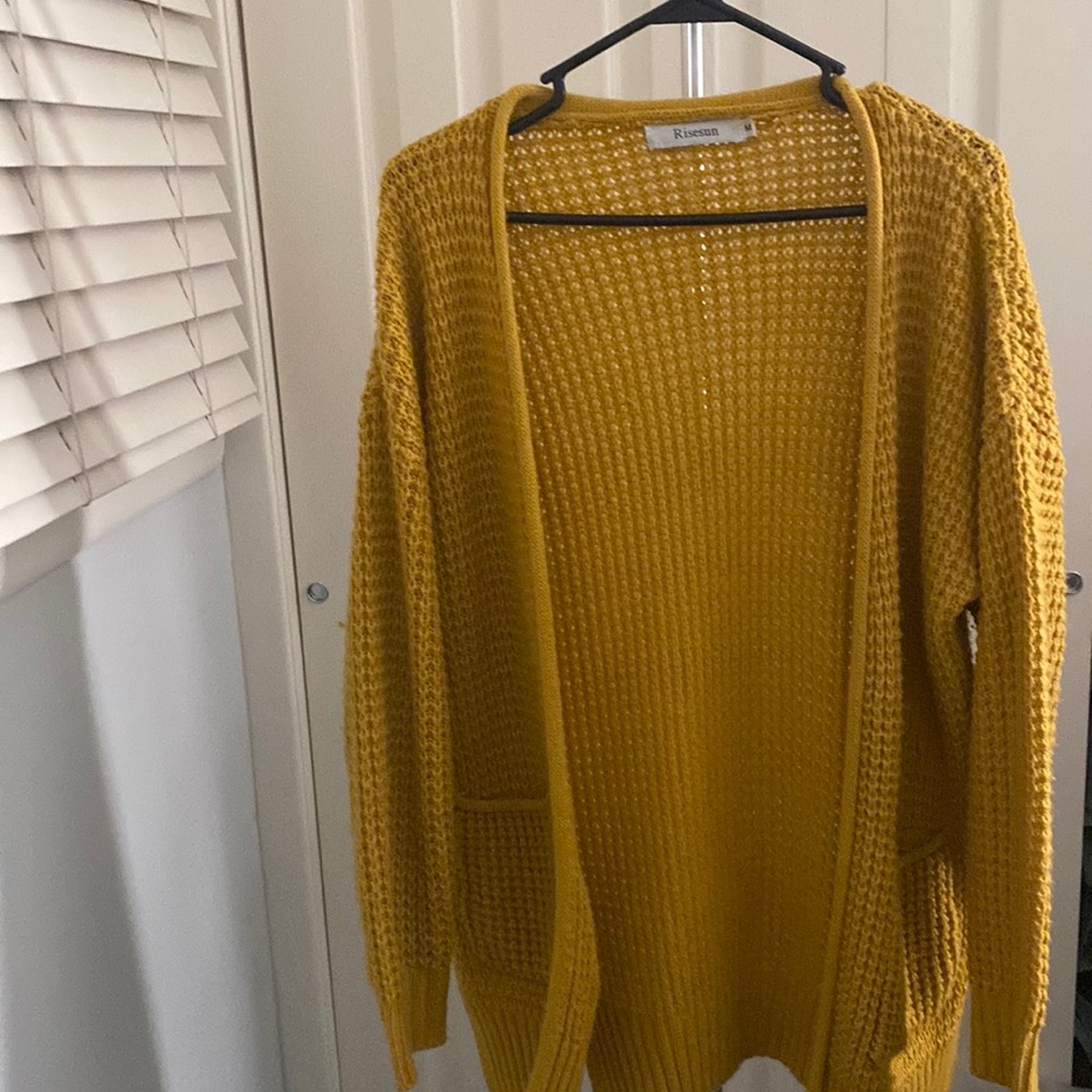 The comfiest knitted sweater that you ever did see